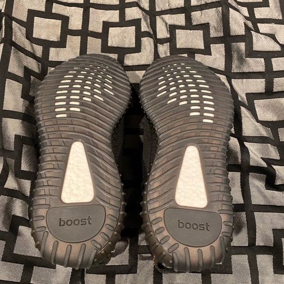 Size 11- adidas Yeezy Boost 350 V2 Bred 2017 - Picture 4 of 4